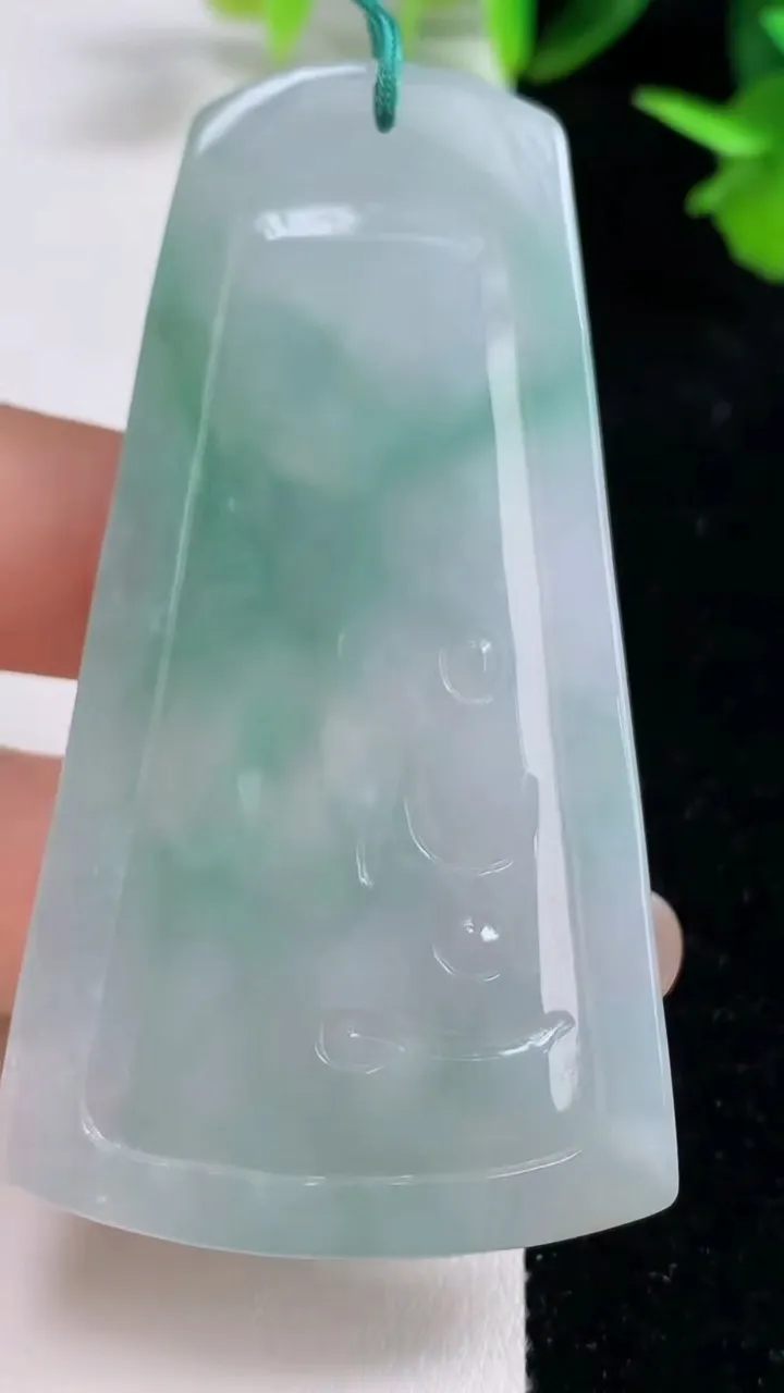 天然A货翡翠普贤菩萨吊坠，尺寸68-37.8-5.4，重量:27.52g
9月16日