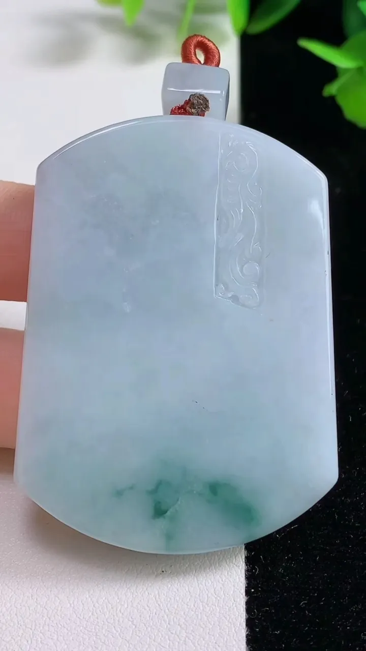 天然A货翡翠飘花仿古无事牌吊坠，尺寸56-41.4-7，重量:41.66g
9月16日