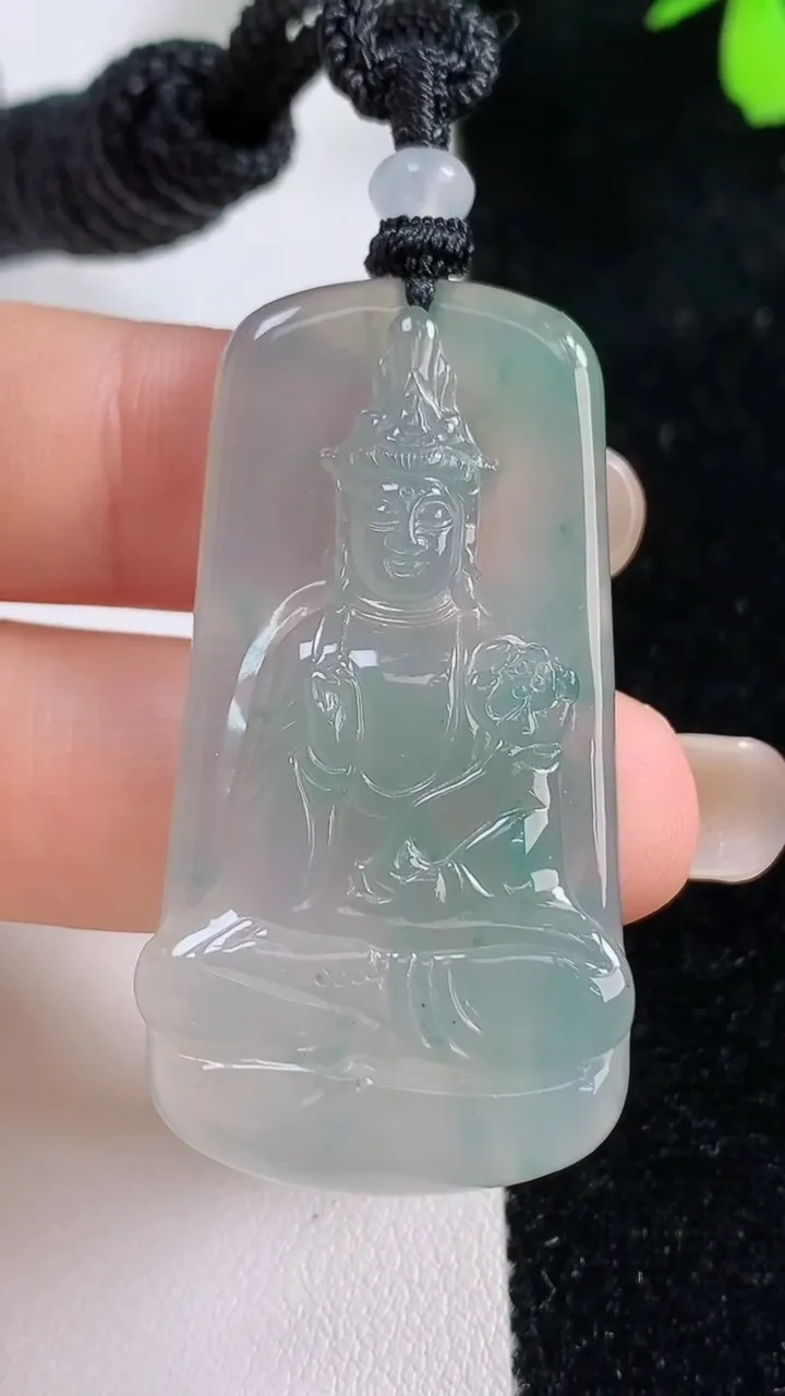 天然A货翡翠冰种飘花大势至观音菩萨吊坠，尺寸46-24-5.5，重量:16.77g
9月17日