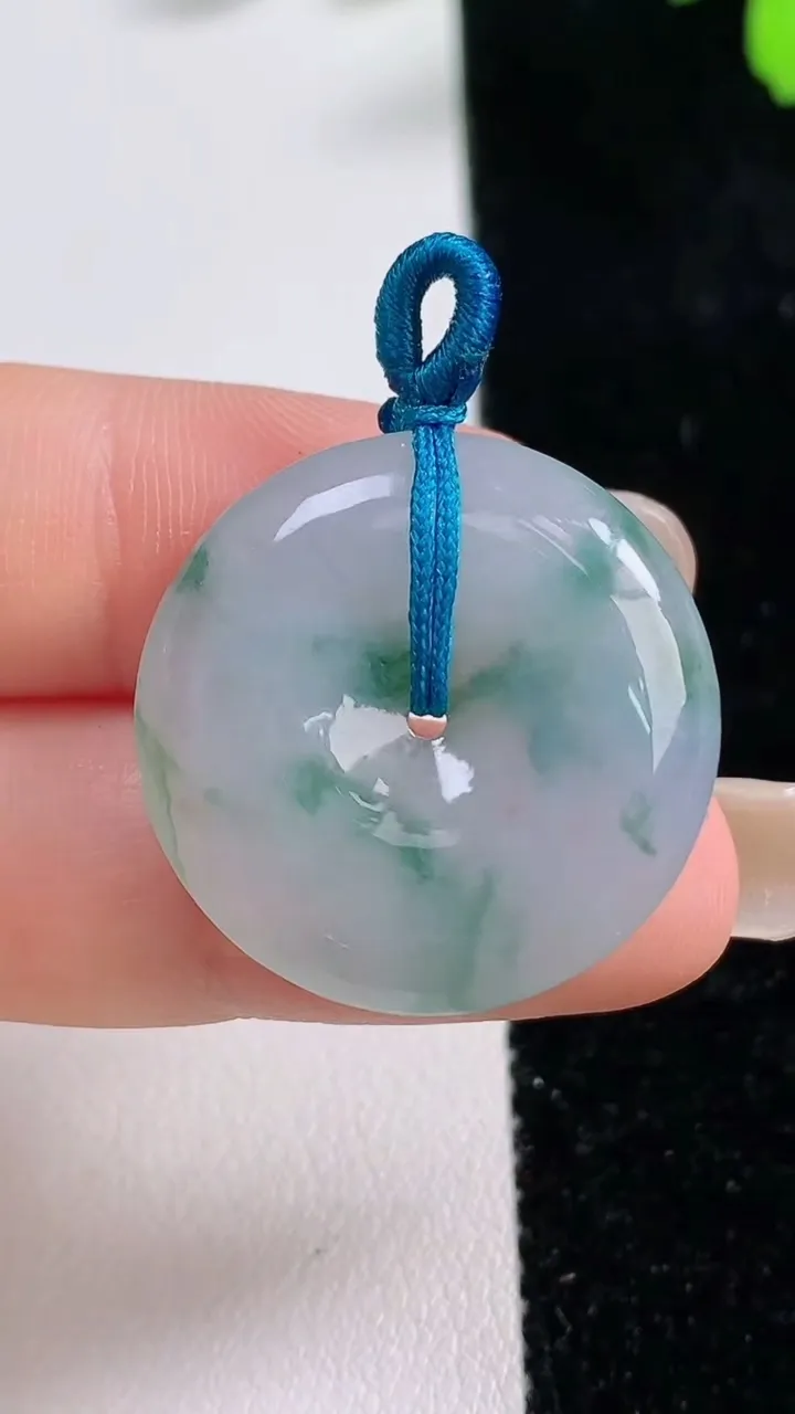 天然A货翡翠飘花平安扣吊坠，尺寸25.5-5，重量:7.07g
9月17日