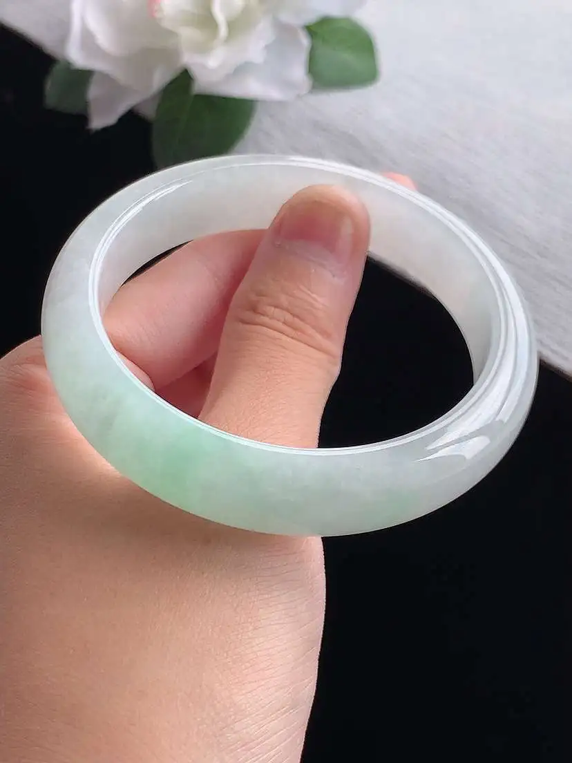 a货翡翠老坑冰种飘绿正装正圈手镯56-57圈口 尺寸56.3×12.5×7.6mm 重量56.50g 0916