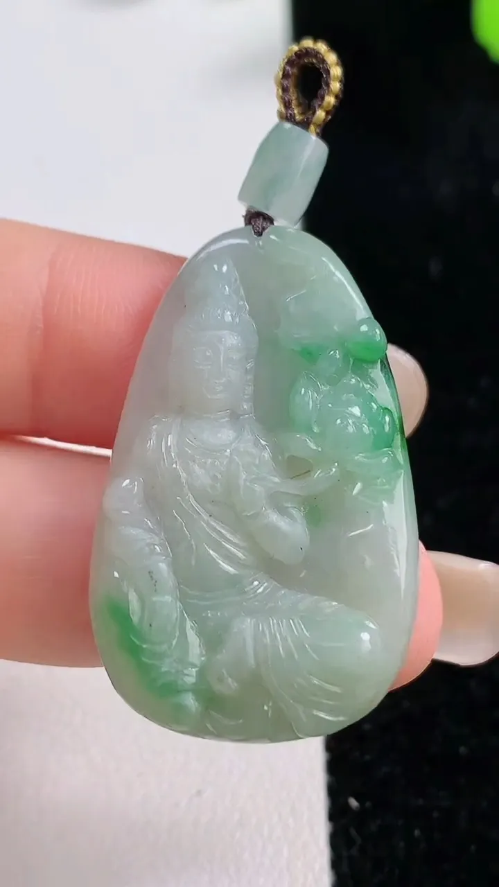天然A货翡翠大势至观音菩萨吊坠，尺寸35-22-5.2，重量:7.69g
9月17日