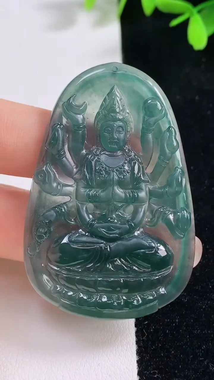天然A货翡翠冰种蓝水千手观音菩萨吊坠，尺寸55.3-36.8-4.3，重量:16.08g
9月17日