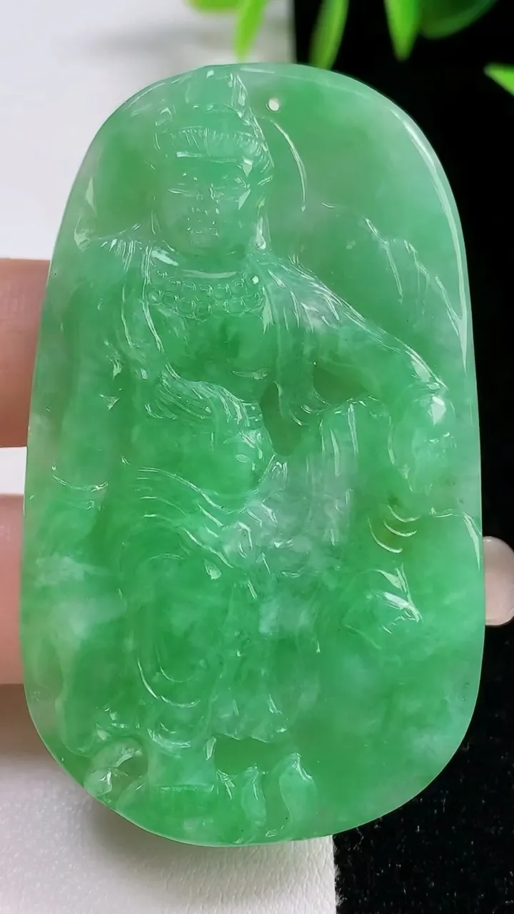 天然A货翡翠观音菩萨吊坠，尺寸61.8-36.2-5，重量:25.38g
9月17日