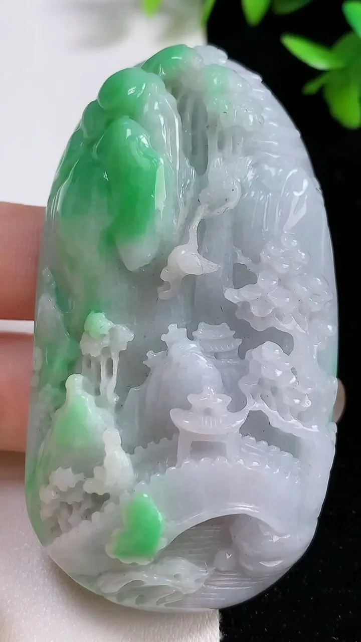天然A货翡翠山水牌吊坠，尺寸73-39-16，重:87.50g
9月17日