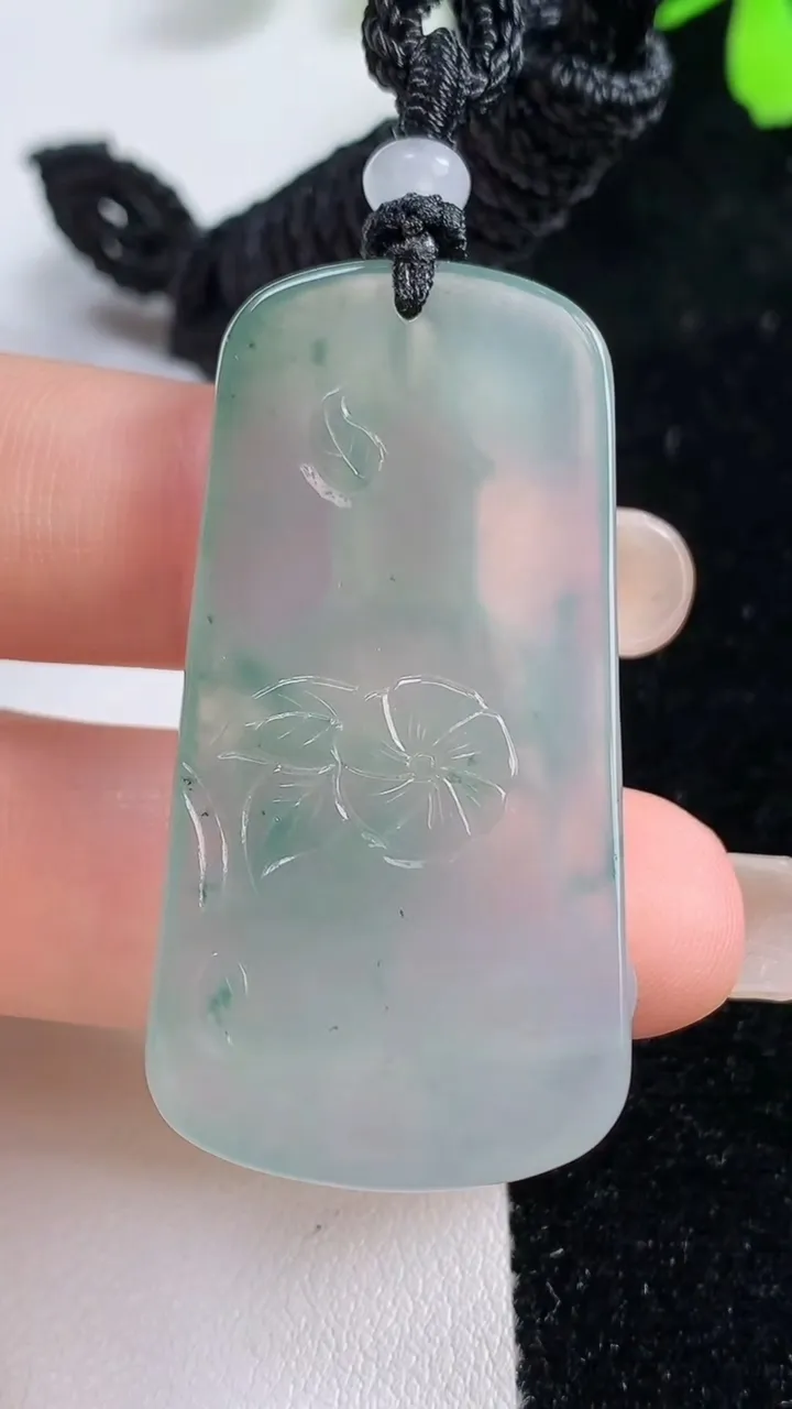 天然A货翡翠冰种飘花大势至观音菩萨吊坠，尺寸46-24-5.5，重量:16.77g
9月17日