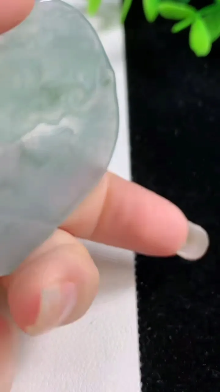 天然A货翡翠冰种飘花普贤菩萨吊坠，尺寸54.6-49-5.7，重量:28.19g
9月17日