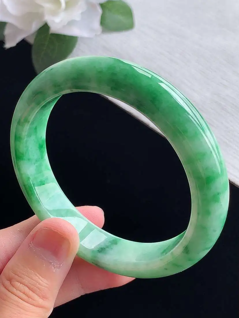 a货翡翠老坑冰润飘绿正装正圈手镯57-58圈口  尺寸57×12.4×8.5mm 重量60.32g 0916