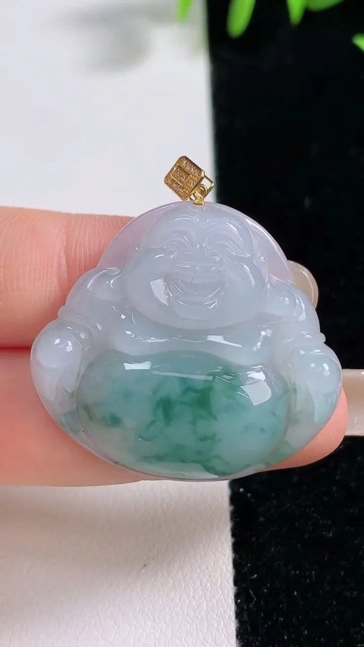 天然A货翡翠种飘花佛公吊坠，尺寸30-33.5-5.6，重量:9.07g
9月17日
