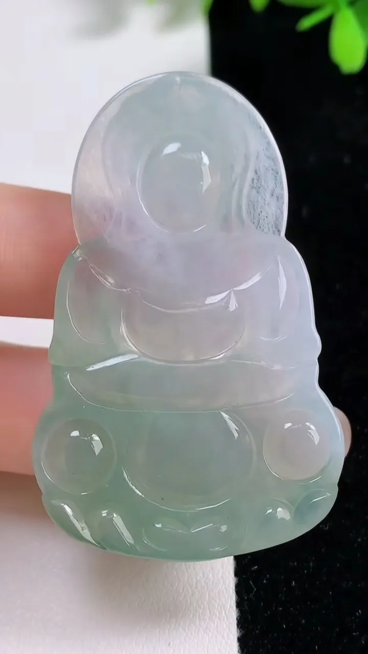天然A货翡翠正装观音菩萨吊坠，尺寸56-35.4-4.8，重量:17.39g
9月17日