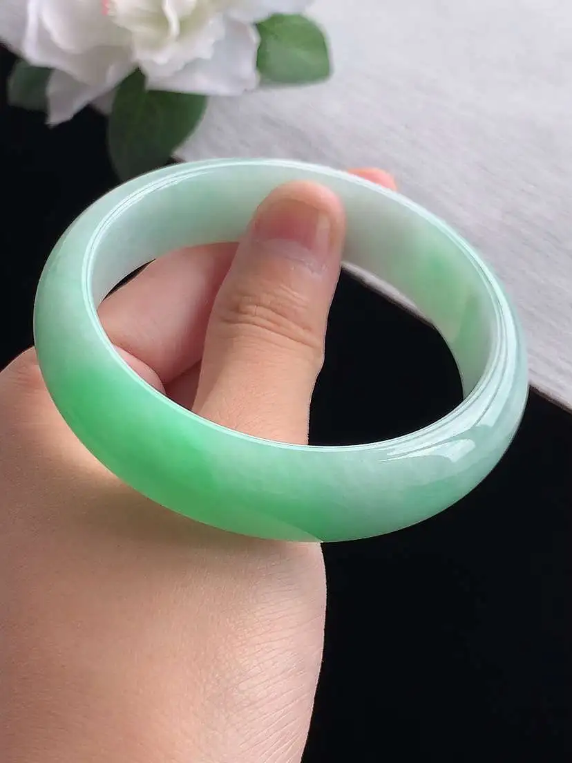 a货翡翠老坑冰种飘绿轮胎边宽边正装正圈手镯59-60大圈口  尺寸59×16×7.7mm 重量69.83g 0916