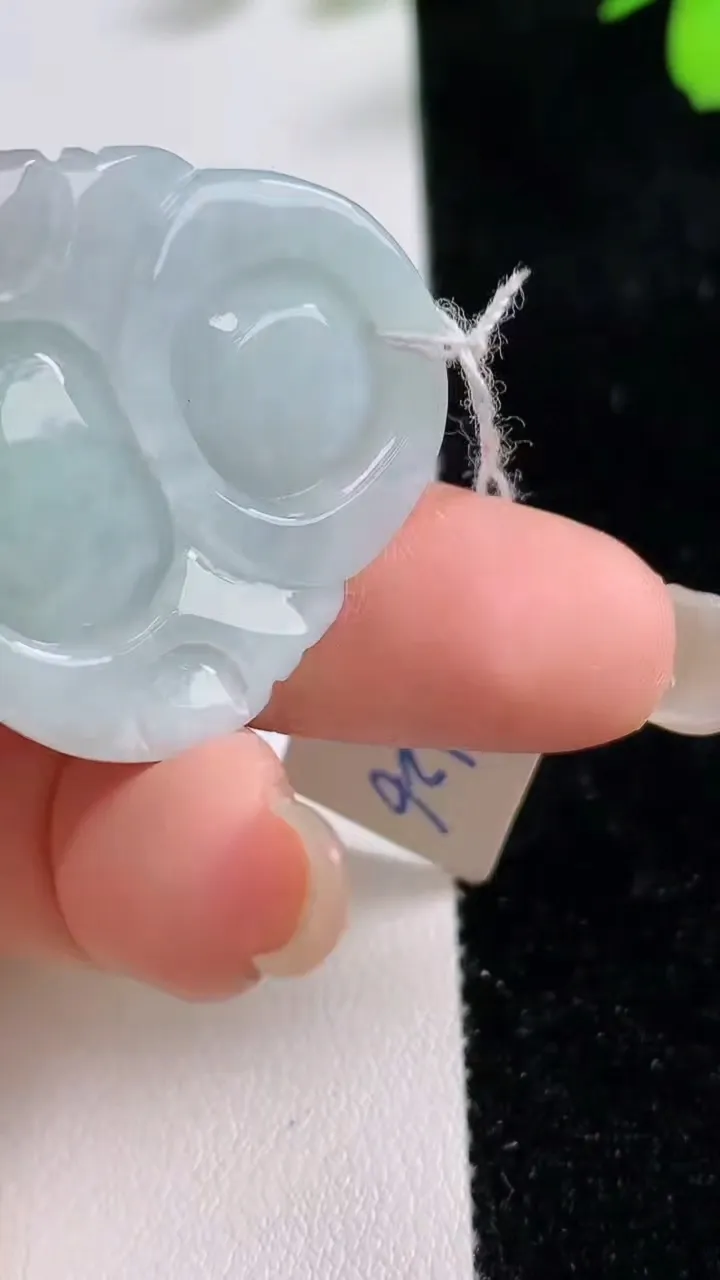 天然A货翡翠佛公吊坠，尺寸31.3-31-12.4，重量:19.11g
9月17日