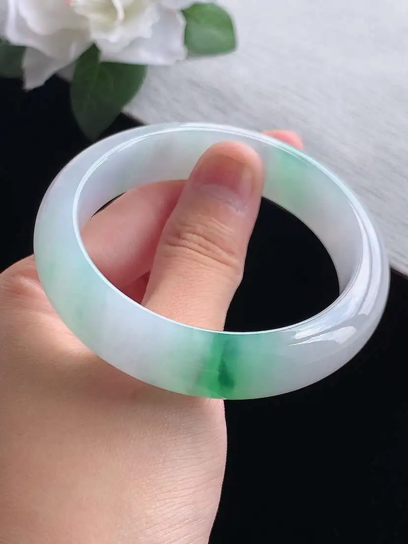 a货翡翠老坑冰种飘绿正装正圈手镯54-55圈口 尺寸54.3×13.5×8.5mm 重量63.22g 0916