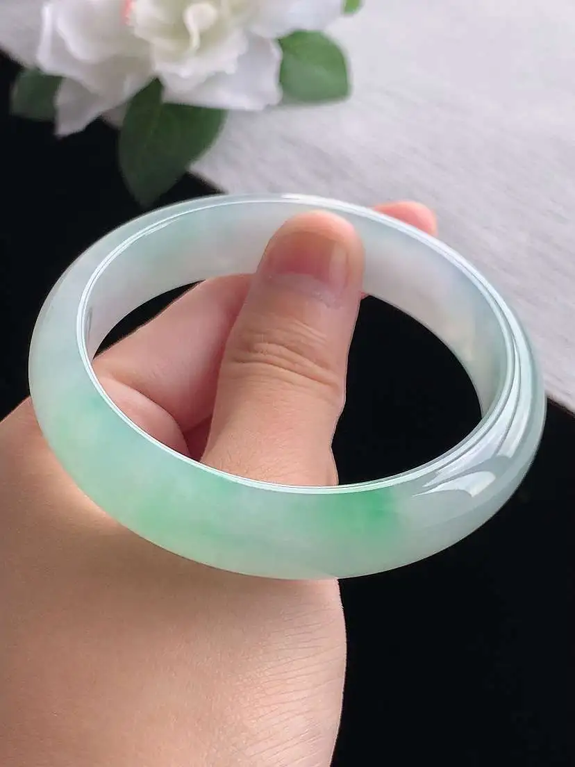 a货翡翠老坑冰种飘绿正装正圈手镯57-58圈口  尺寸57.6×13.4×7.6mm 重量58.85g 0916