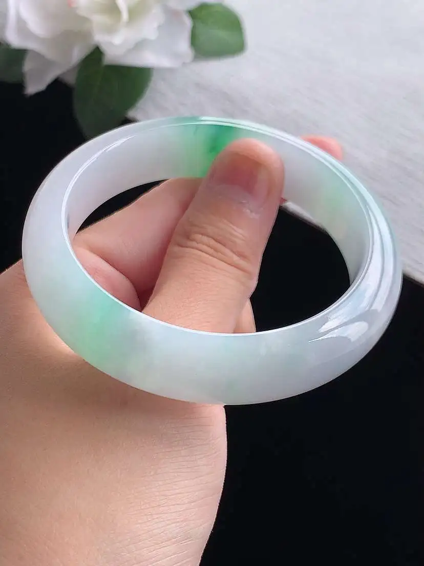 a货翡翠老坑冰种飘绿正装正圈手镯54-55圈口 尺寸54.3×13.5×8.5mm 重量63.22g 0916