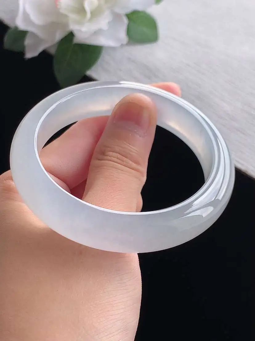 a货翡翠老坑冰种白月光正装正圈手镯54-55圈口  尺寸54.6×12.4×8mm 重量57.20g 0916
