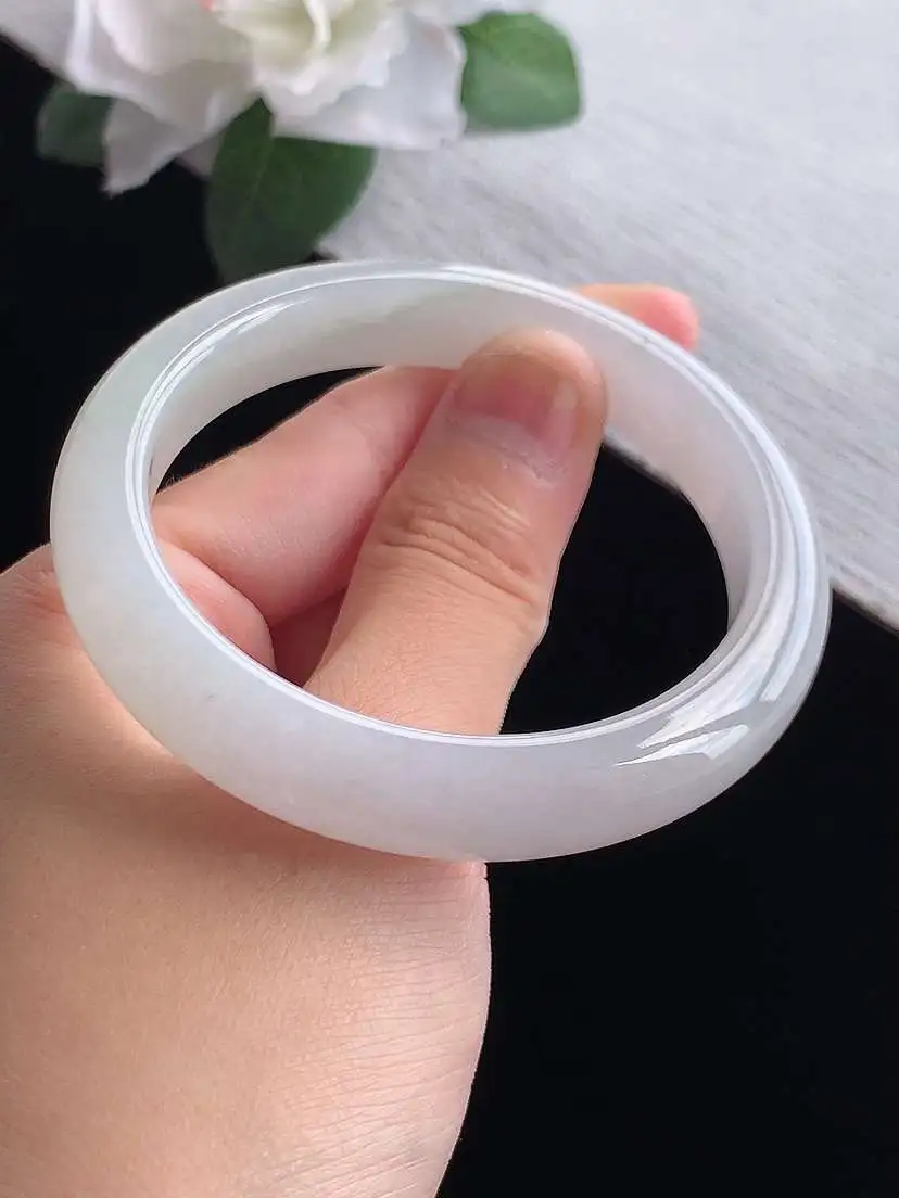 a货翡翠老坑冰种白月光正装正圈手镯54-55圈口  尺寸54×10.5×8mm 重量47.80g 0916
