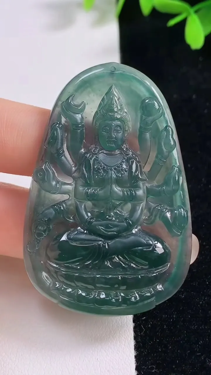天然A货翡翠冰种蓝水千手观音菩萨吊坠，尺寸55.3-36.8-4.3，重量:16.08g
9月17日