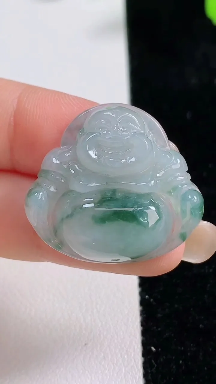 天然A货翡翠飘花佛公吊坠，尺寸26-28.7-6.7，重量:7.43g
9月17日