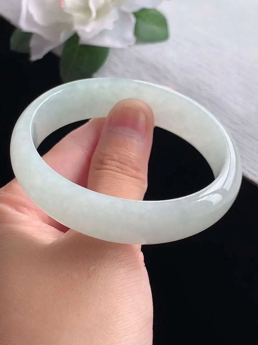 a货翡翠老坑冰种晴底宽边贵妃手镯56-57圈口  尺寸56×48×15.3×6.6mm 重量52.23g 0916