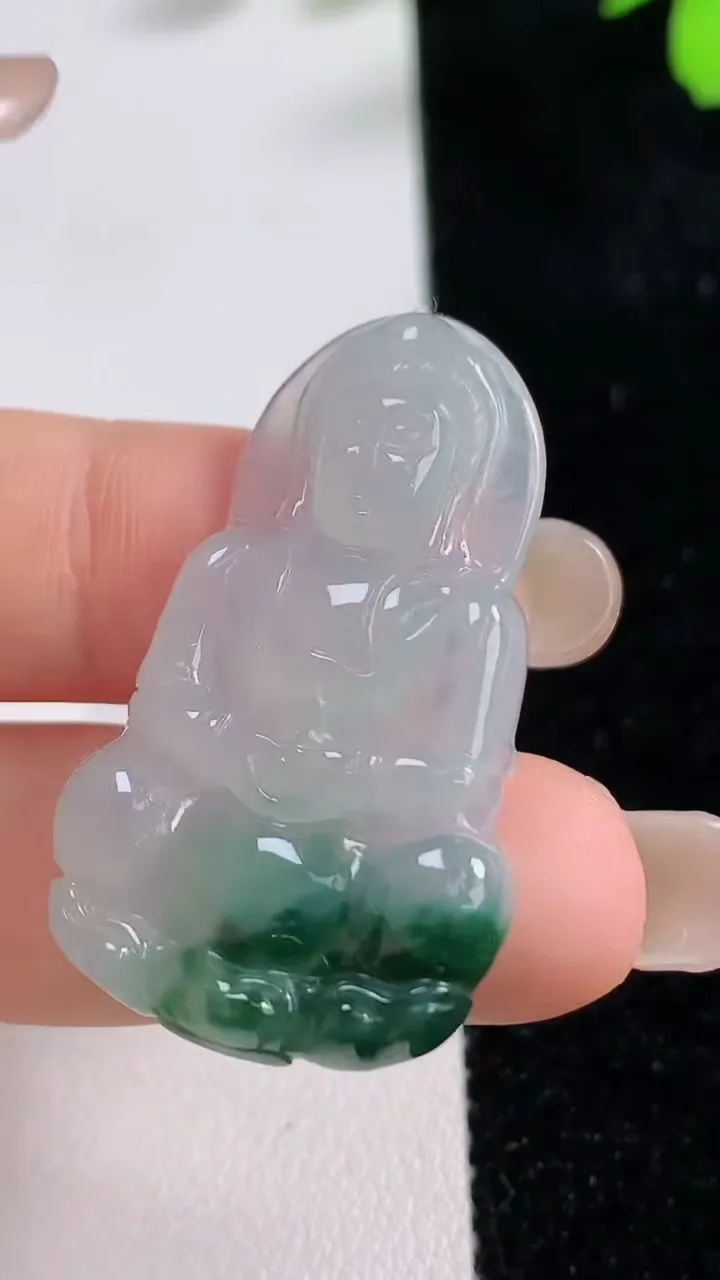 天然A货翡翠冰种飘花正装观音菩萨吊坠，尺寸37.8-22.6-4，重量:6.31g
9月17日