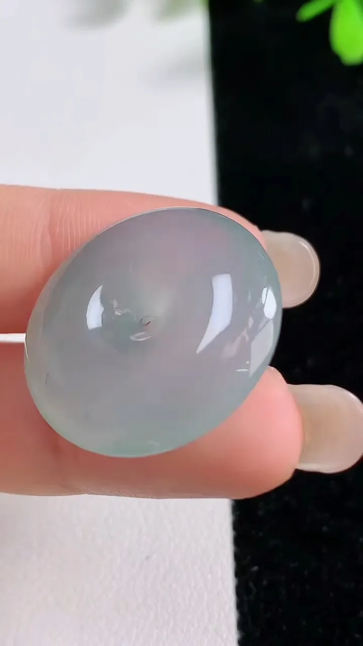 天然A货翡翠平安扣吊坠，尺寸25.5-5.7，重量:7.89g
9月17日