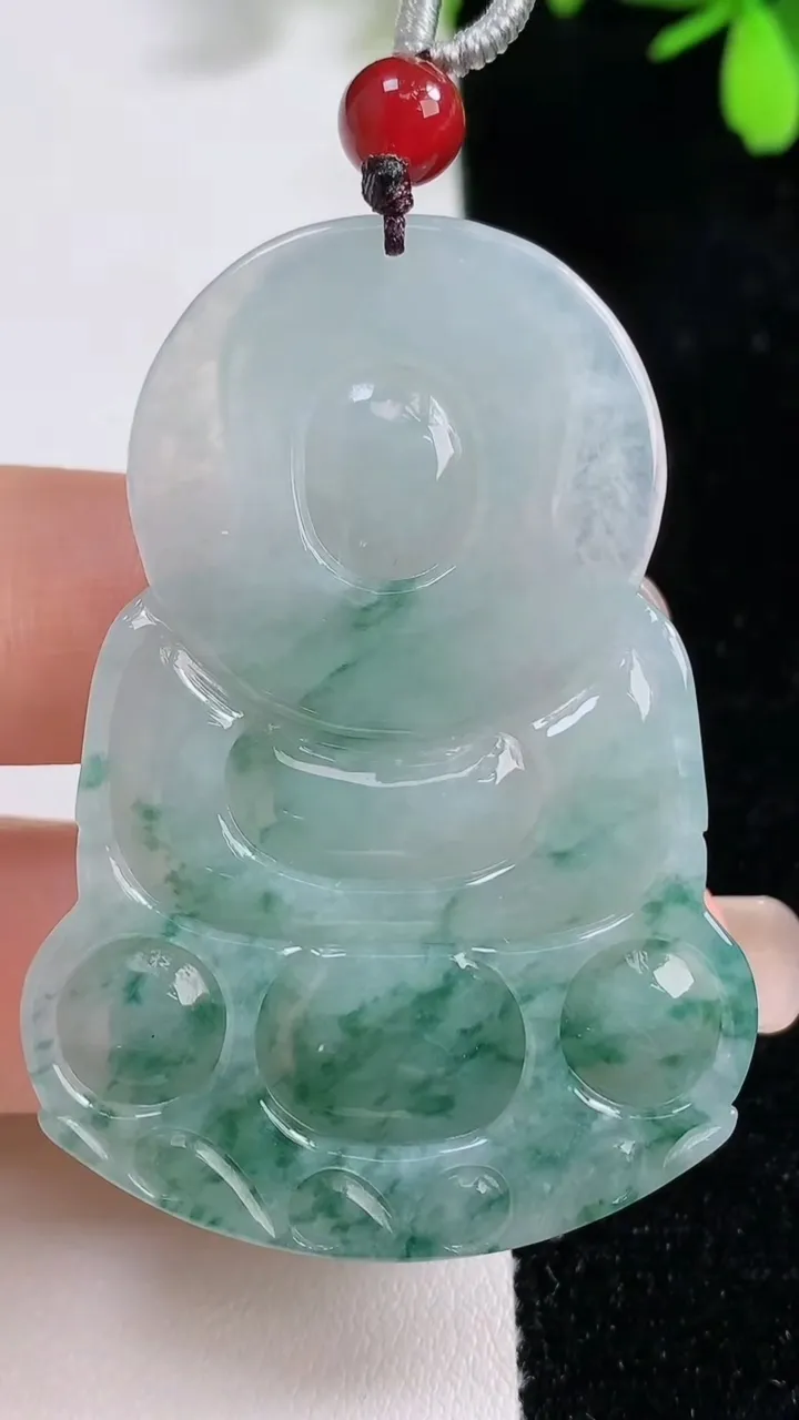 天然A货翡翠冰种飘花正装观音菩萨吊坠，尺寸52.7-37.3-5.7，重量:19.68g
9月17日