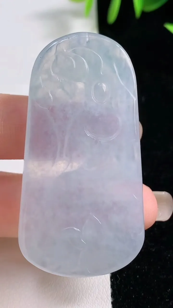 天然A货翡翠文殊菩萨吊坠，尺寸57-29.6-4.8，重量:20.22g
9月17日