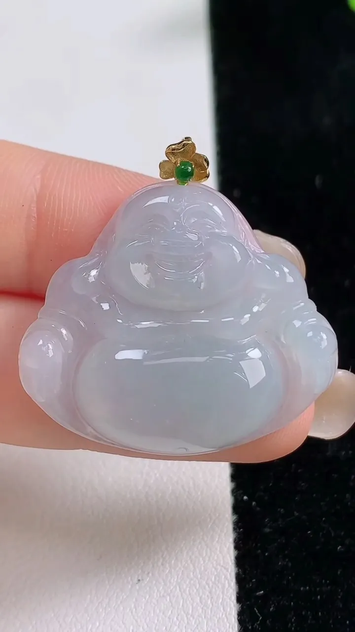 天然A货翡翠种白冰佛公吊坠，尺寸26.8-31.5-5，重量:6.66g
9月17日