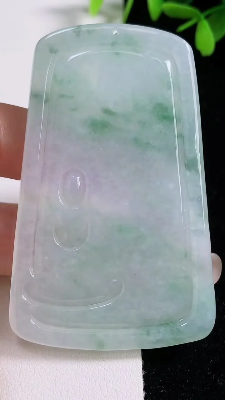 天然A货翡翠山水观音菩萨吊坠，尺寸70.7-43.3-5，重量:34.23g
9月17日