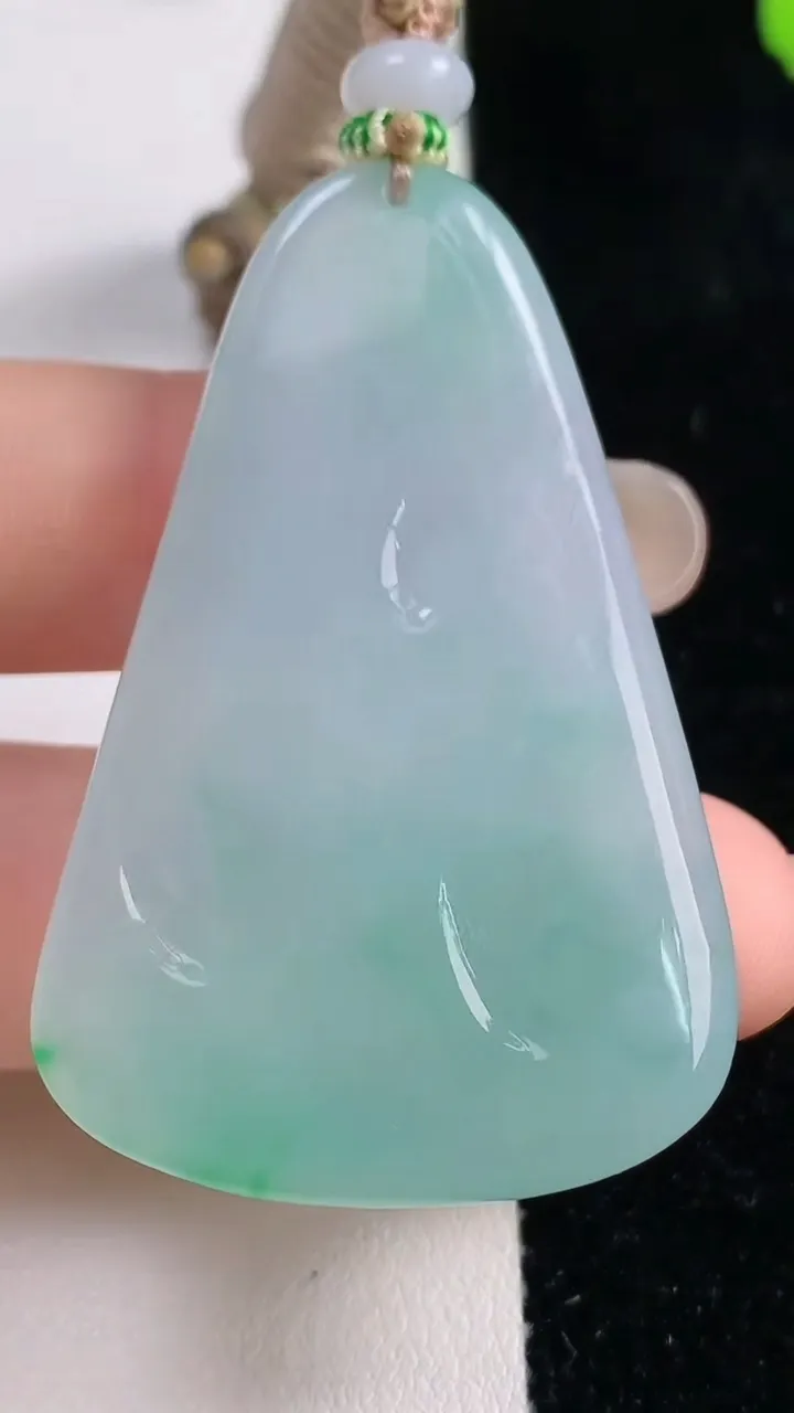 天然A货翡翠普贤菩萨吊坠，尺寸47.7-32.3-6，重量:20.08g
9月17日