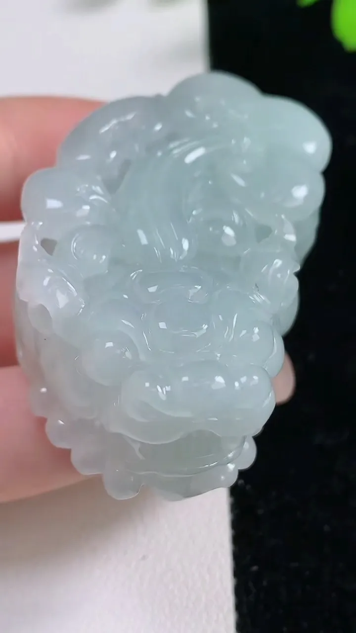 天然A货翡翠貔貅吊坠，尺寸47-31.7-20，重量:68.32g
9月17日
