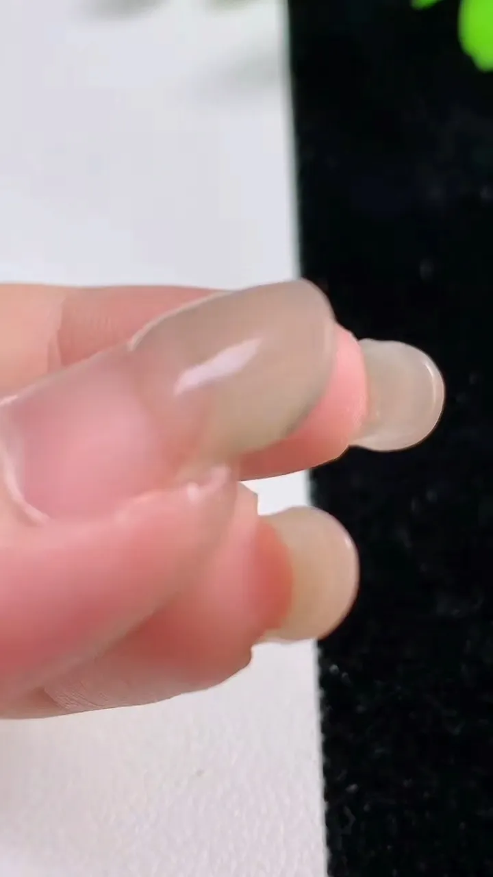 天然A货翡翠平安扣吊坠，尺寸21.6-3.8，重量:4.07g
9月17日