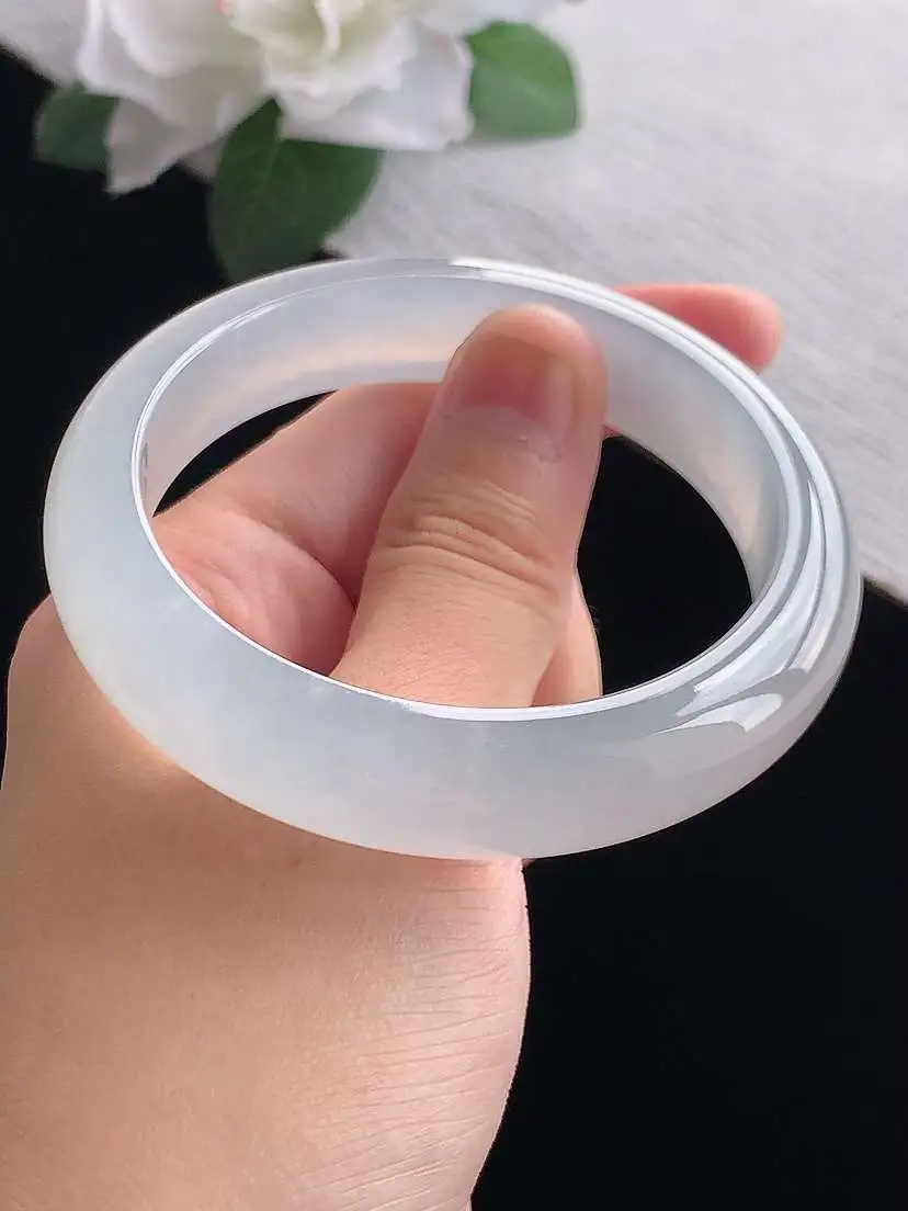 a货翡翠老坑冰种白月光正装正圈手镯54-55圈口  尺寸54.6×12.4×8mm 重量57.20g 0916