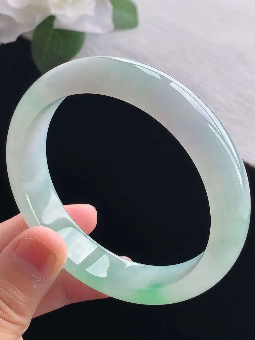 a货翡翠老坑冰种飘绿正装正圈手镯57-58圈口  尺寸57.6×13.4×7.6mm 重量58.85g 0916