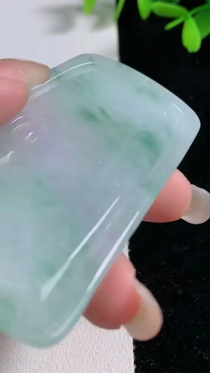 天然A货翡翠山水观音菩萨吊坠，尺寸70.7-43.3-5，重量:34.23g
9月17日