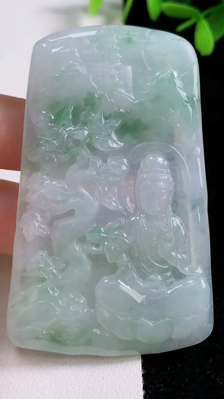 天然A货翡翠山水观音菩萨吊坠，尺寸70.7-43.3-5，重量:34.23g
9月17日