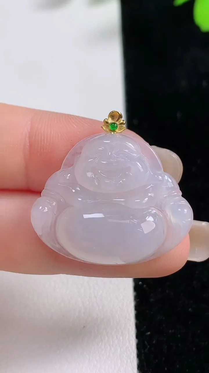 天然A货翡翠种白冰佛公吊坠，尺寸23-28.3-5.3，重量:5.05g
9月17日