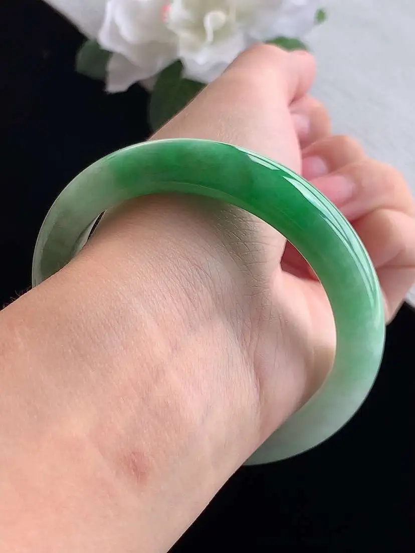 a货翡翠老坑冰种飘绿正装正圈手镯57-58圈口  尺寸57×12.3×7.7mm 重量58.68g 0916