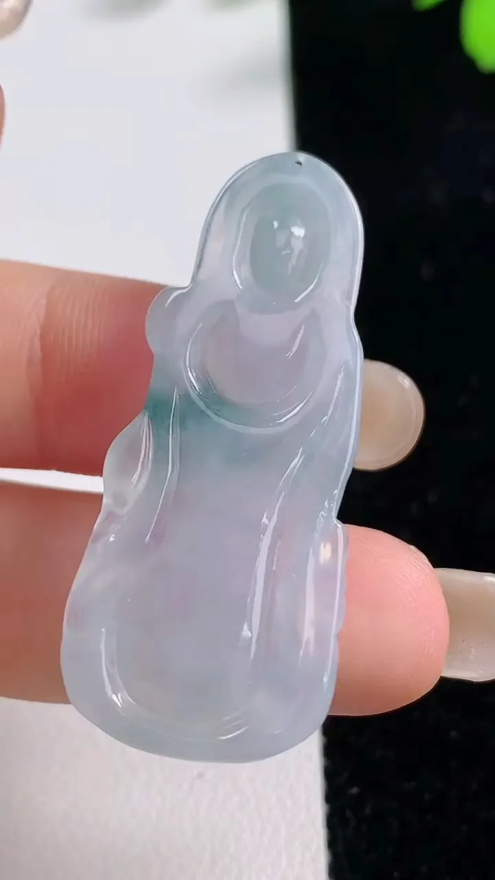 天然A货翡翠冰种飘花大势至观音菩萨吊坠，尺寸42.4-17-4.2，重量:6.43g
9月17日
