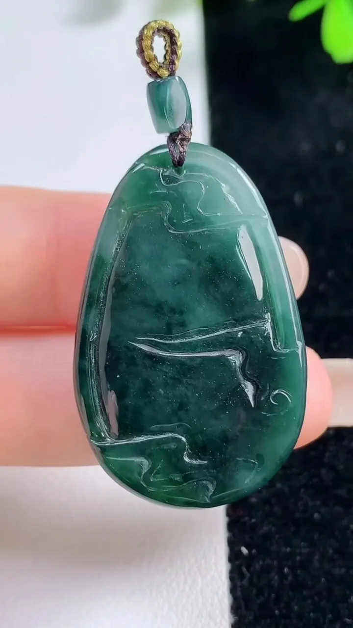 天然A货翡翠生肖虎吊坠，尺寸38-24.4-6，重量:10.92g
9月17日