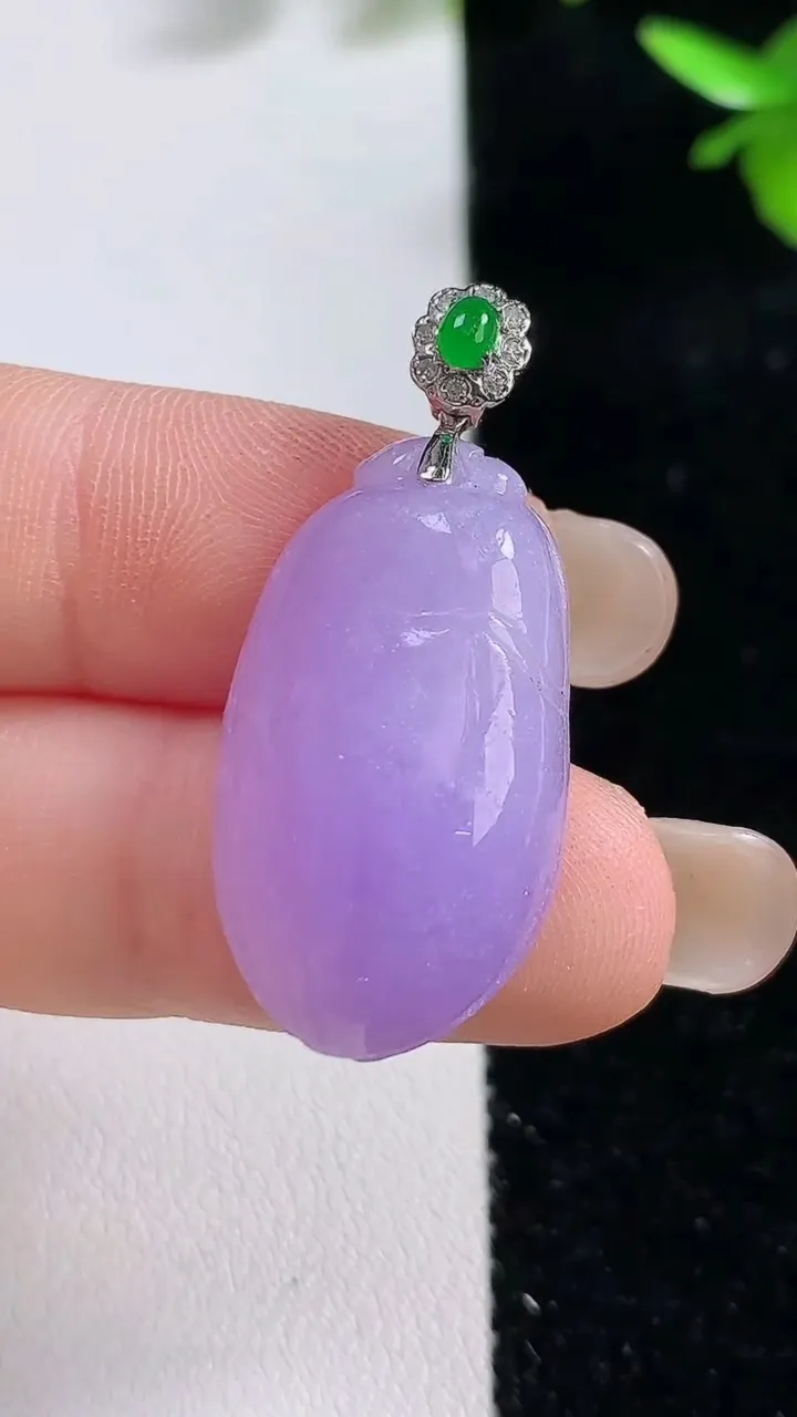 天然A货翡翠种紫罗兰福瓜吊坠，尺寸27.5-15.5-6.8，重:5.90g
9月17日