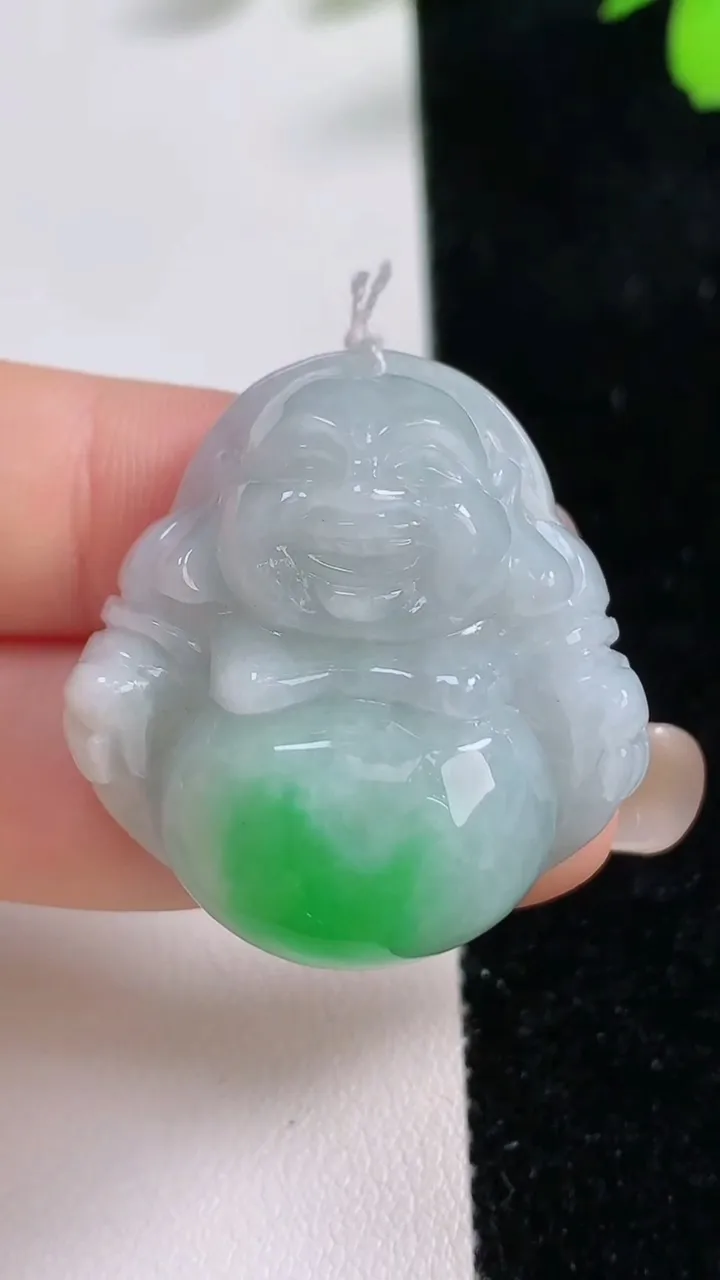 天然A货翡翠佛公吊坠，尺寸31.3-31-12.4，重量:19.11g
9月17日