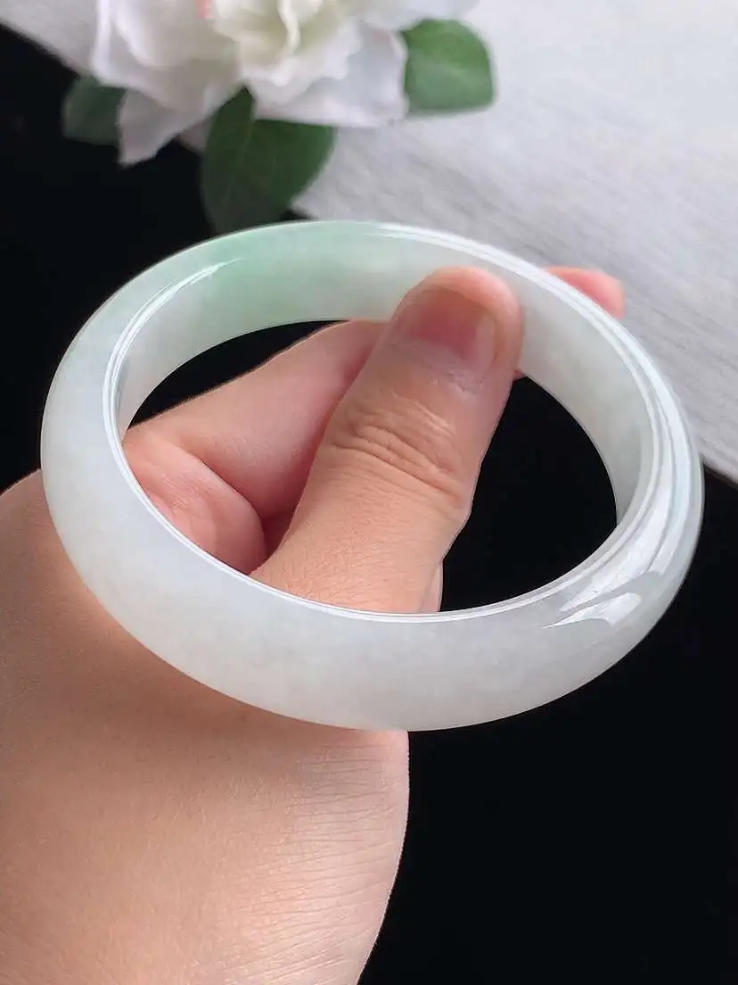 a货翡翠老坑冰种飘绿正装正圈手镯56-57圈口 尺寸56.3×12.5×7.6mm 重量56.50g 0916