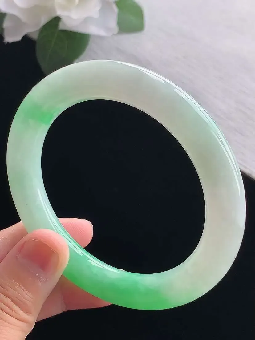 a货翡翠老坑冰种飘绿圆条手镯56-57圈口 尺寸56.3×10.3mm 重量61.38g 0916