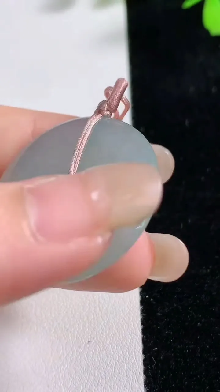 天然A货翡翠平安扣吊坠，尺寸32.4-4.5，重量:11.14g
9月17日