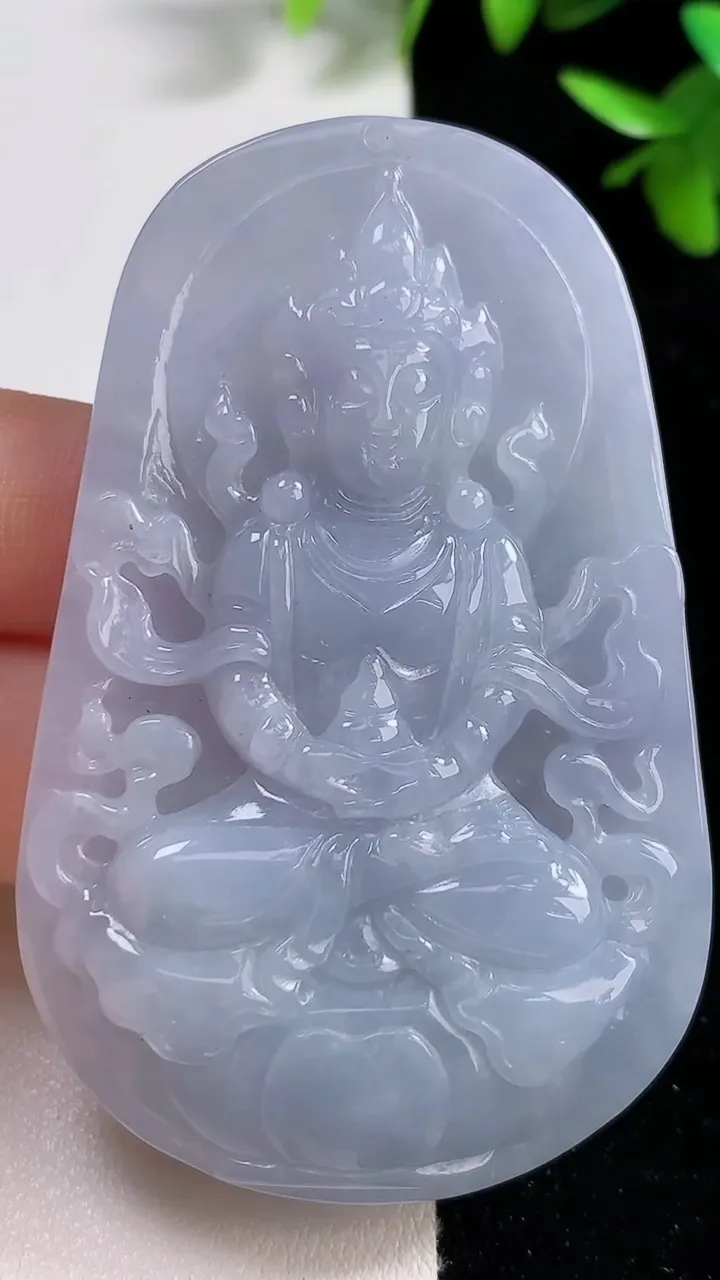 天然A货翡翠紫罗兰度母观音菩萨吊坠，尺寸66-43-7，重:36.92g
9月17日