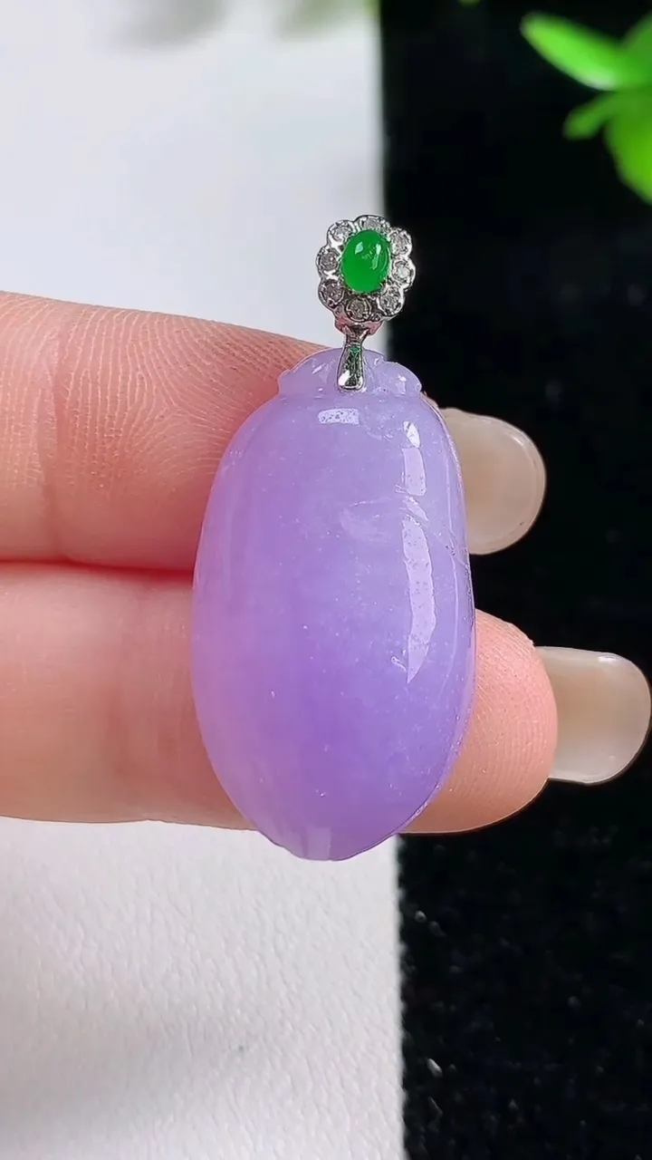 天然A货翡翠种紫罗兰福瓜吊坠，尺寸27.5-15.5-6.8，重:5.90g
9月17日