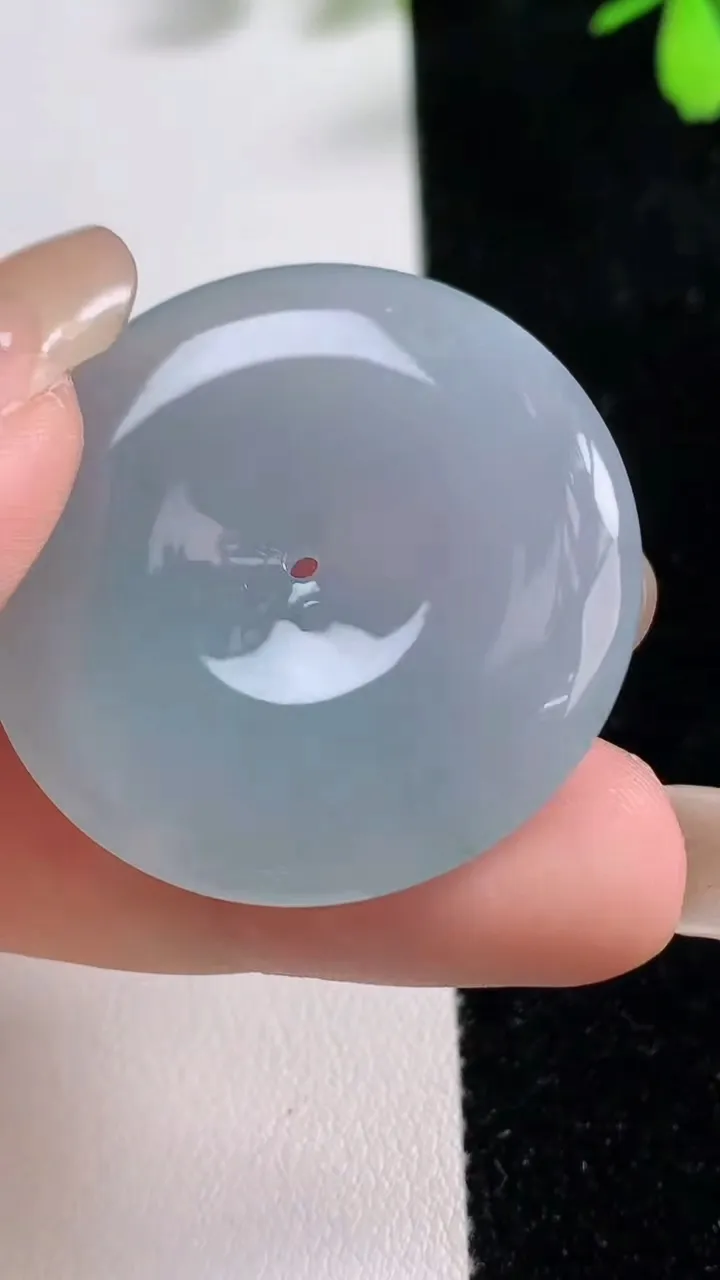 天然A货翡翠平安扣吊坠，尺寸35-5.4，重量:14.72g
9月17日