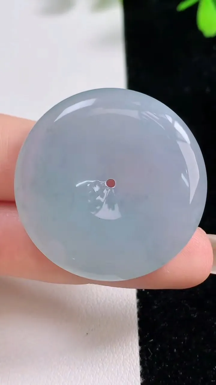 天然A货翡翠平安扣吊坠，尺寸35-5.4，重量:14.72g
9月17日